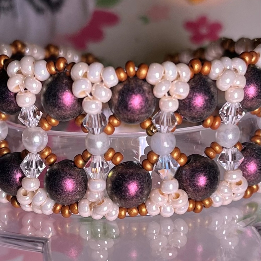 Handmade fashion jewelry bracelet-glass beads.